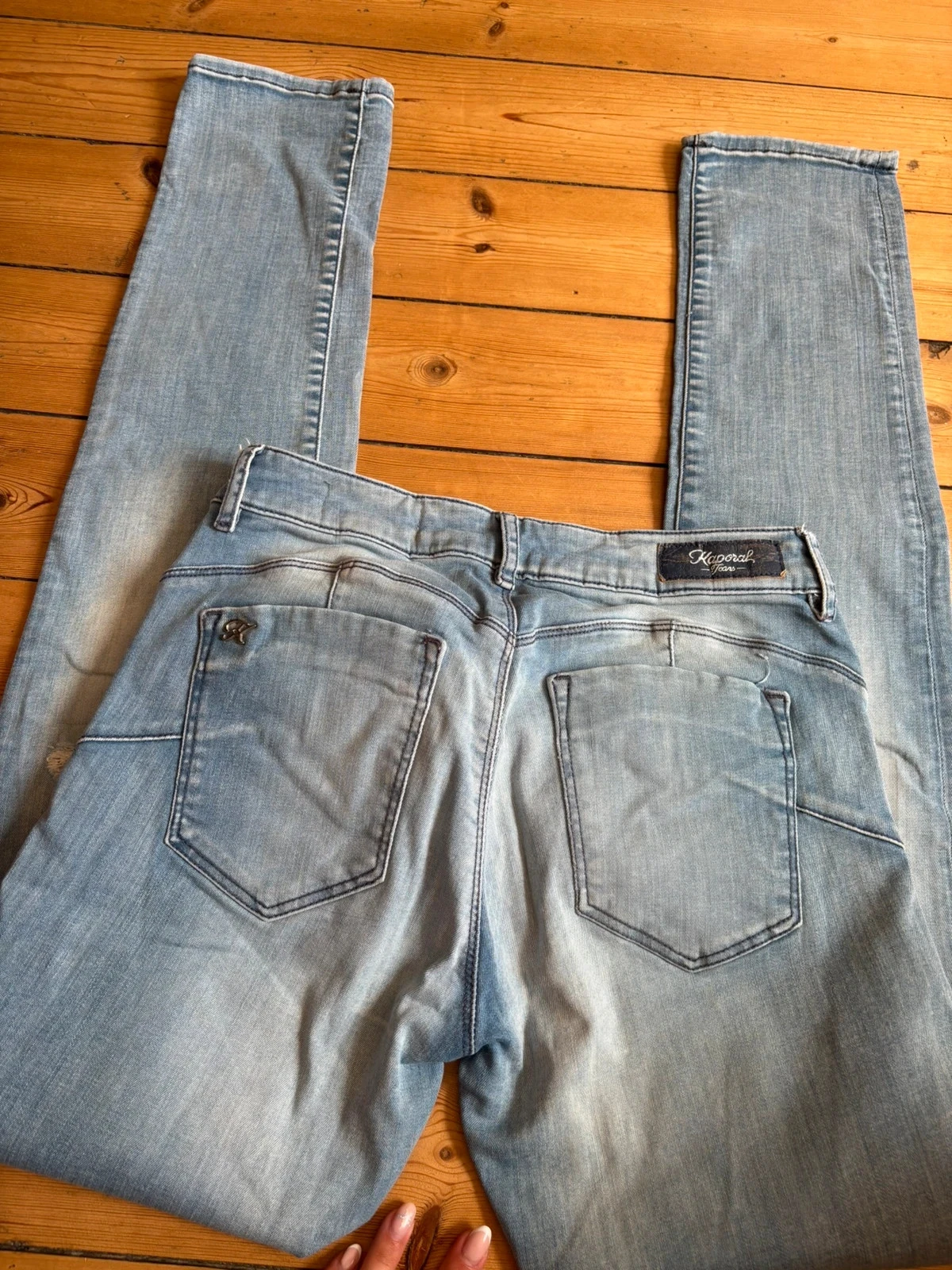 jean com rasgos kaporal tamanho 40 – photo 9